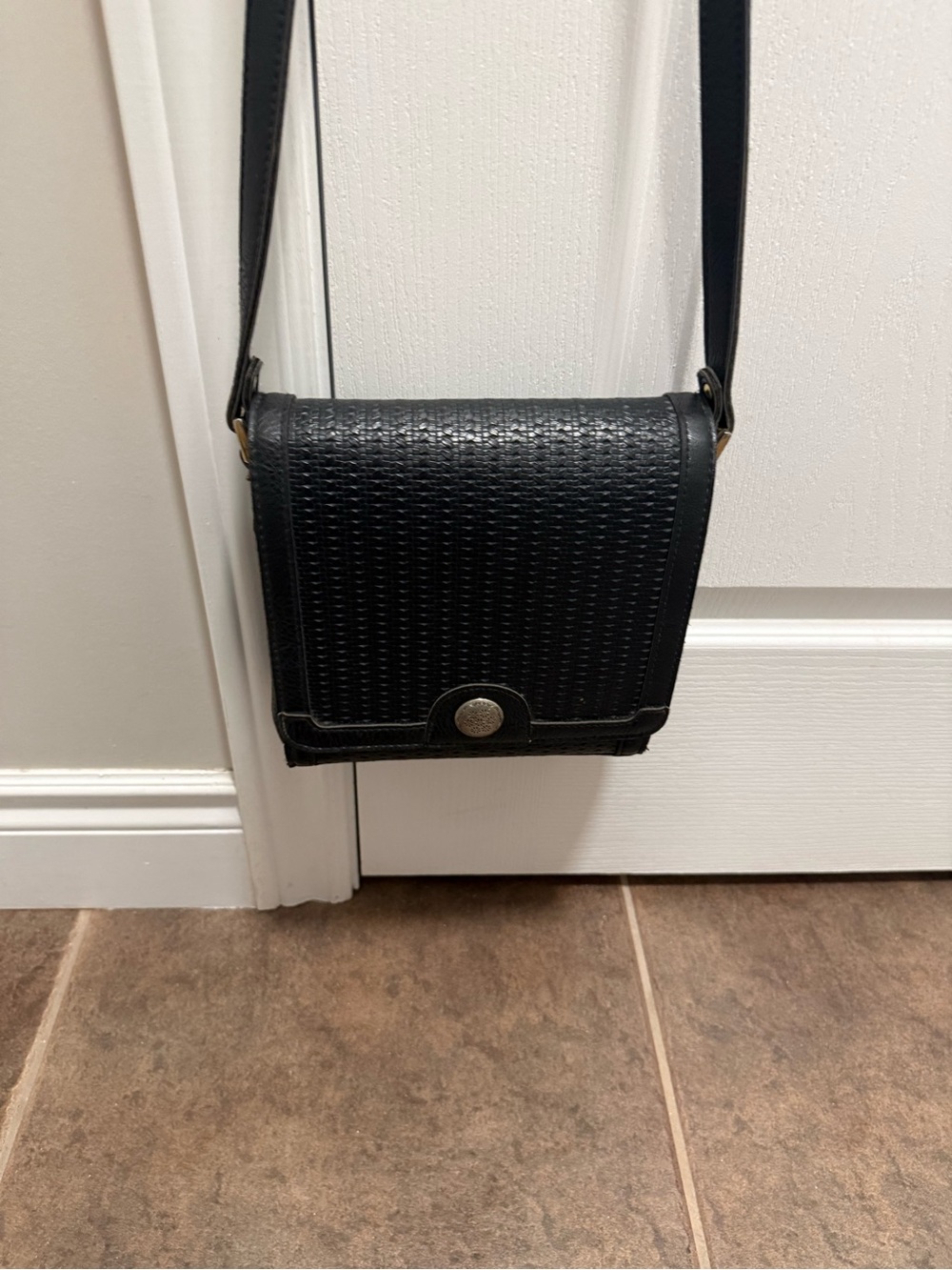 Vintage Cornell Classic Black Woven Crossbody Bag with Adjustable Strap - Picture 2 of 4